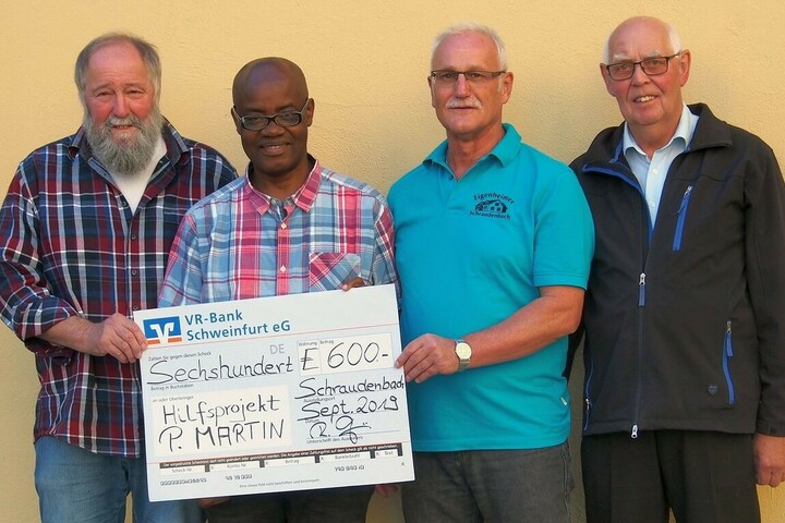 Pfarrer Martin sammelt Spenden für sein Projekt